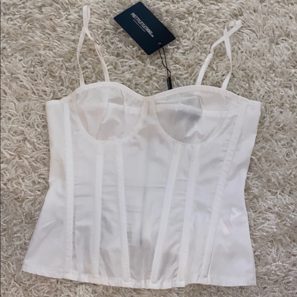 Whit corset top with supported inside